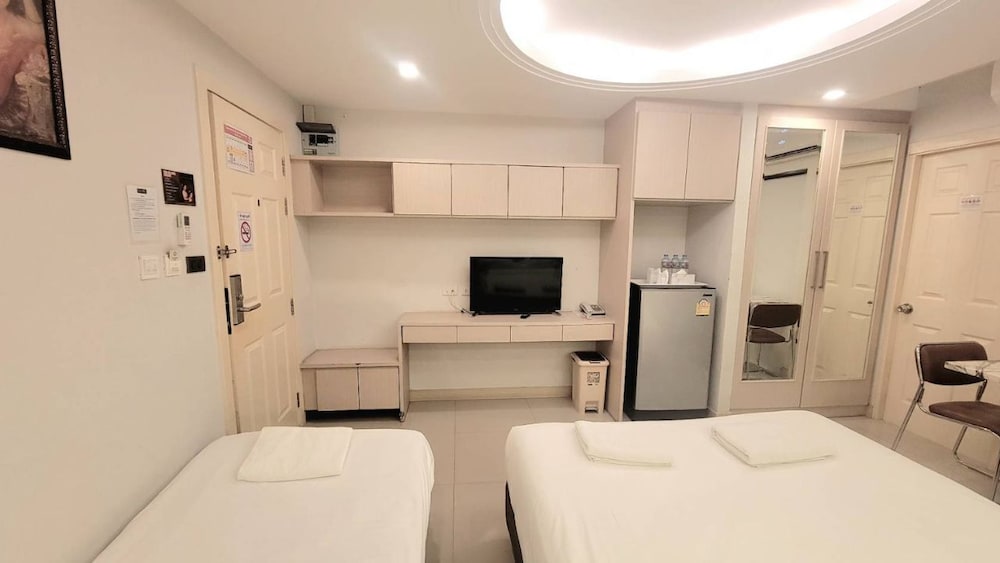 Extra Bed With 2 Beds Room photo 3