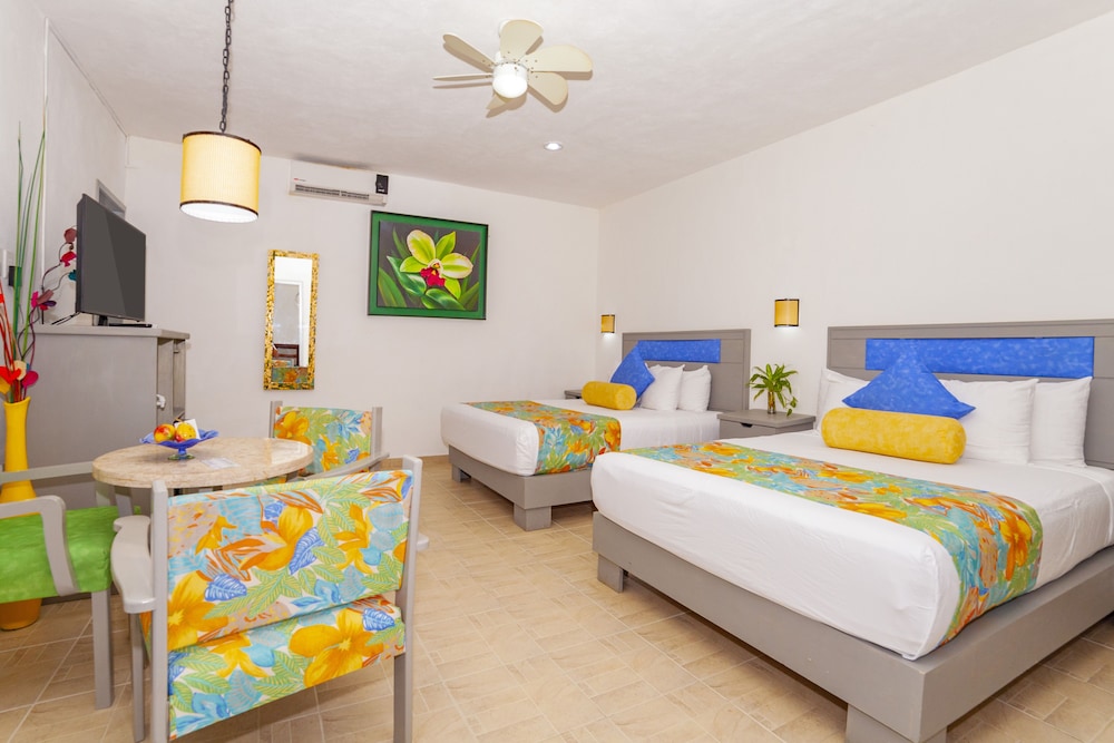 Family Room, Multiple Beds, Ensuite - Photo 4