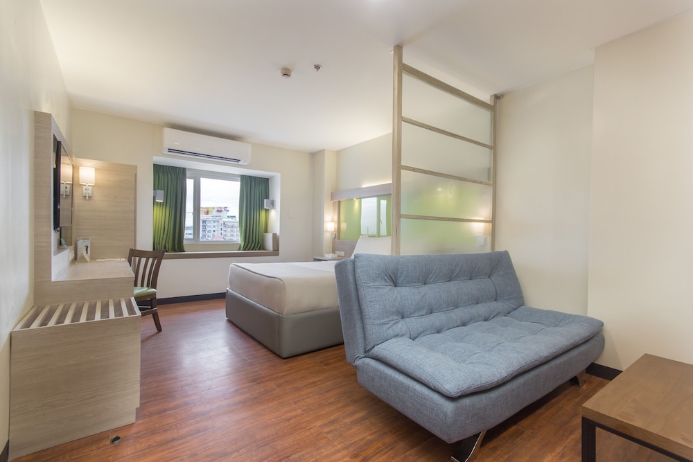 Suite, 1 Queen Bed, Non Smoking - Photo 5