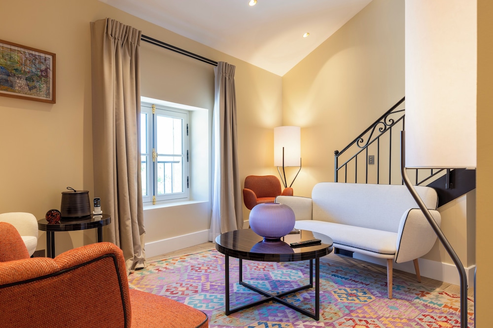 Luxury Suite - Photo 1