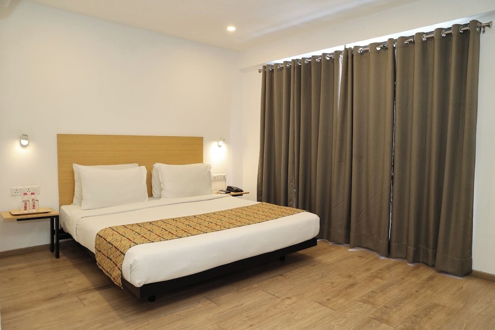 Deluxe Double Room, City View