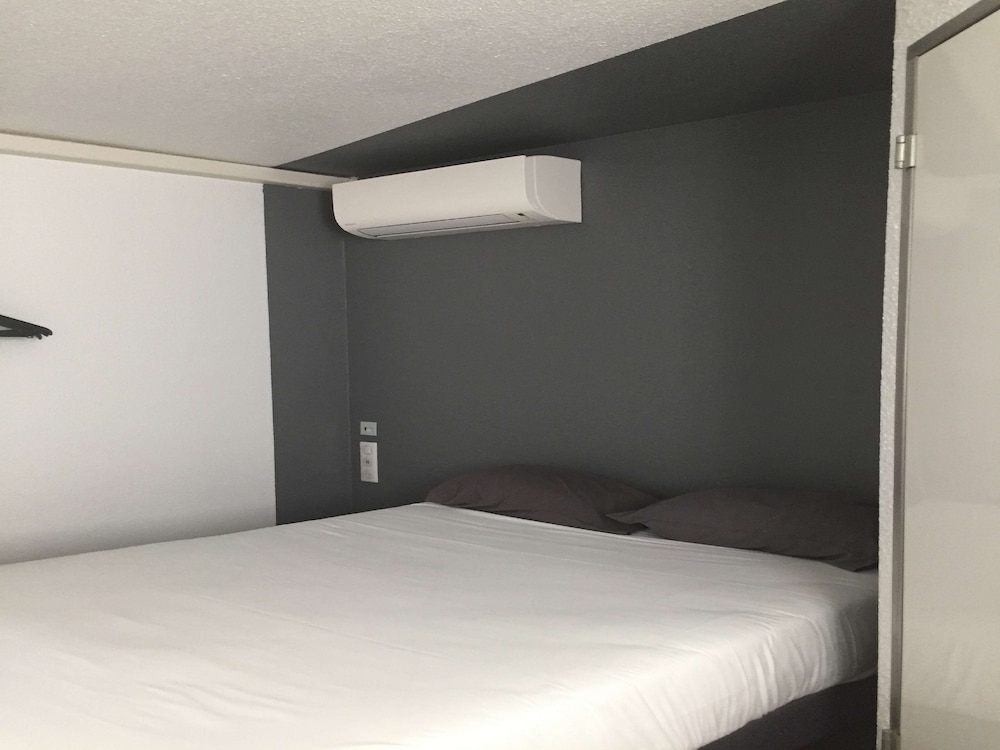 Standard Room, Multiple Beds (1 Double and 1 Single bed) - Photo 10