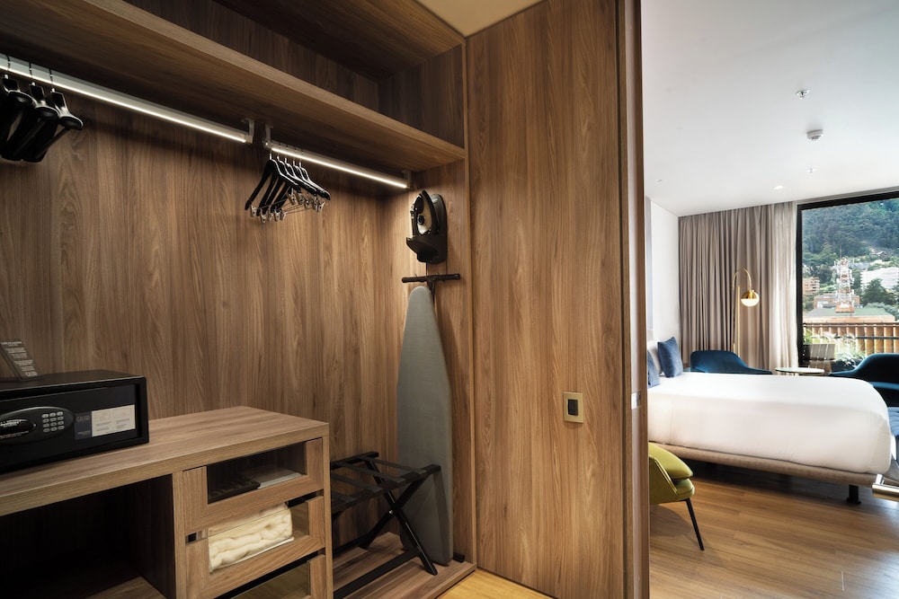 Junior Room, 1 King Bed, Mountain View (Apartment) - Photo 1