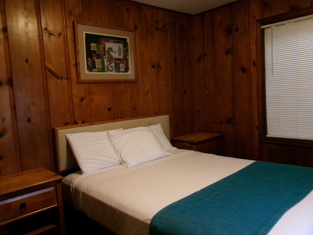 Non-View 1 Bedroom Cabin (Pets) photo 1