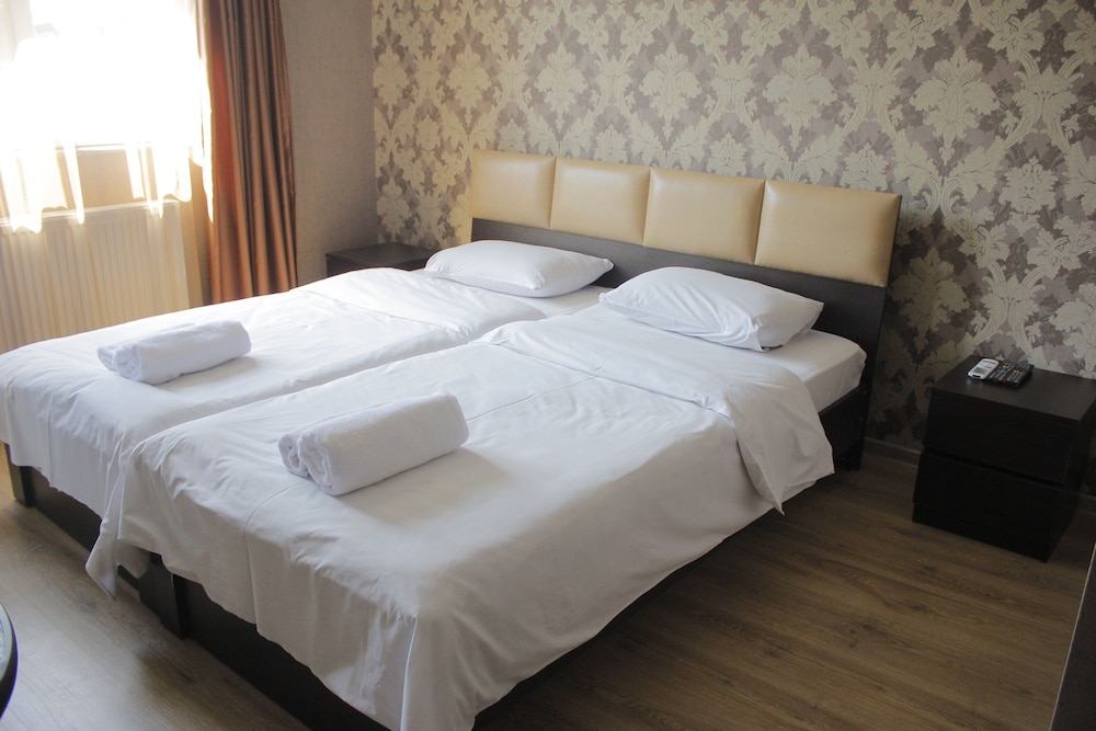 Economy Twin Room photo 2
