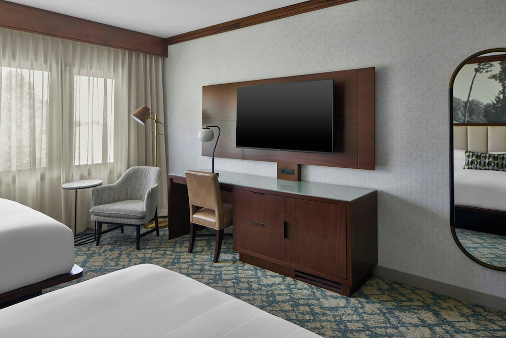 Room, 2 Queen Beds (Mobility Accessible, Transfer Shower) photo 2