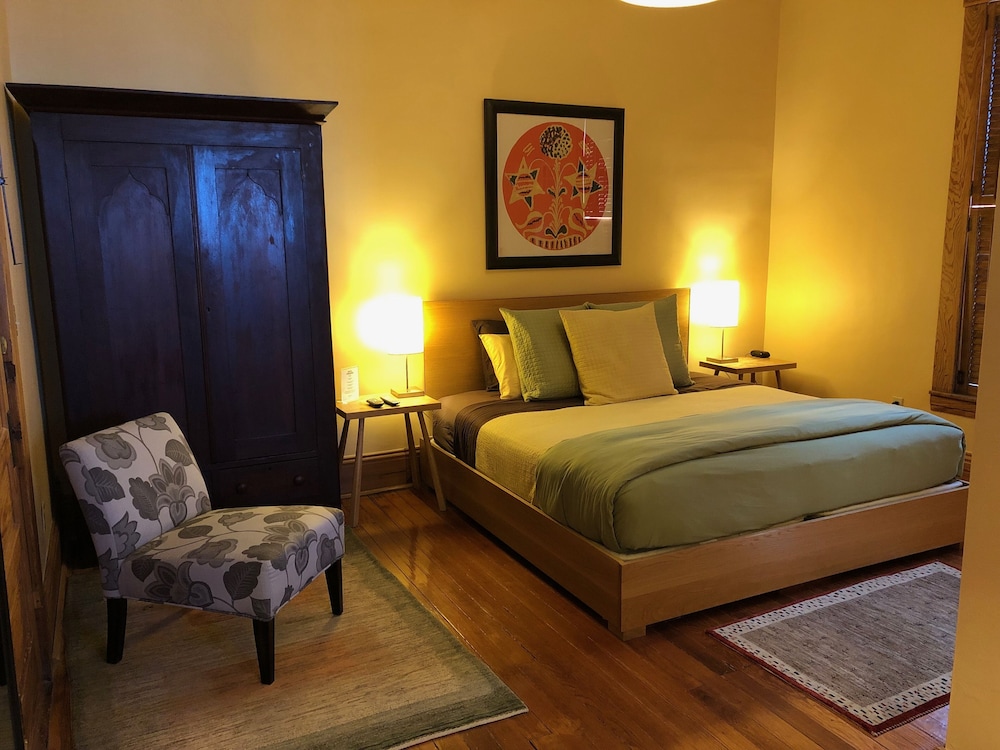 Suite, Ensuite, River View (Room 12)
