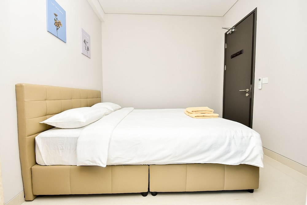 7-AE, 2 bedroom apartment photo 2
