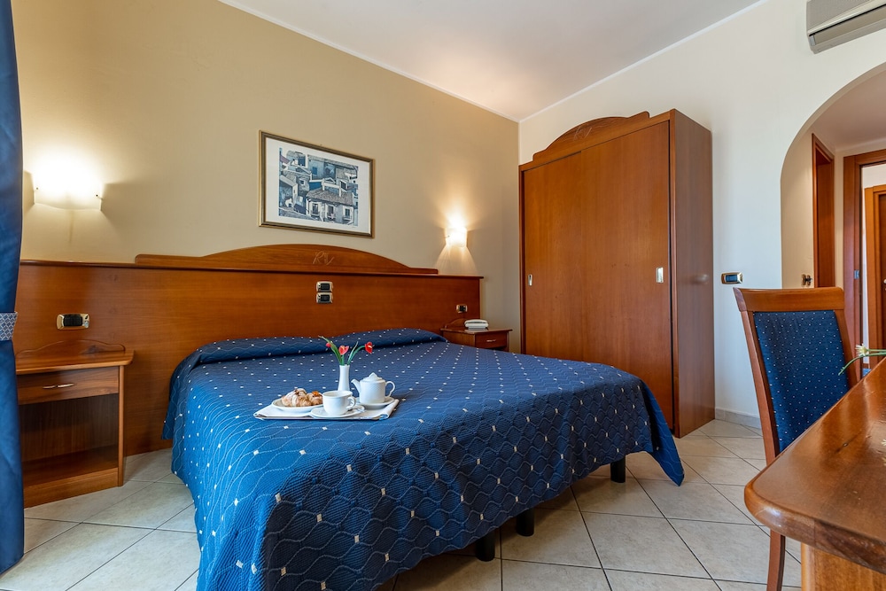 Double Room - Photo 5