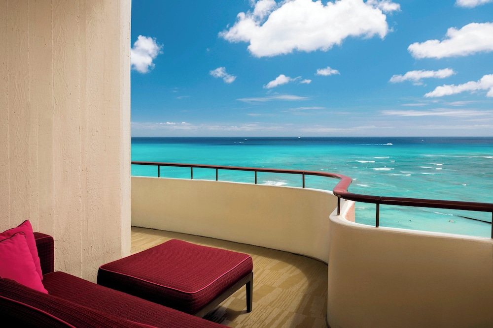 Mailani Tower Ocean Suite 1 Bedroom, King or 2 Double, Sofabed, Oceanfront thumbnail 6