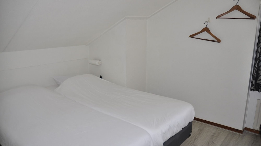 Bungalow (A Plus Bungalow 4) photo 2