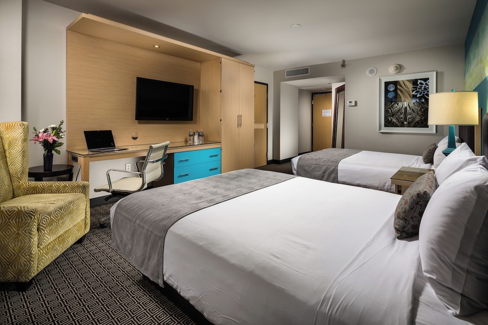 Grand Room, 2 Queen Beds (Deluxe) - Photo 4