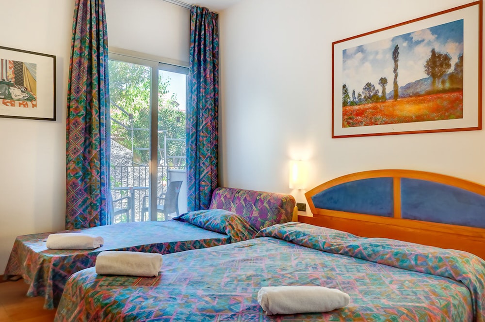 Economy Triple Room - Photo 3