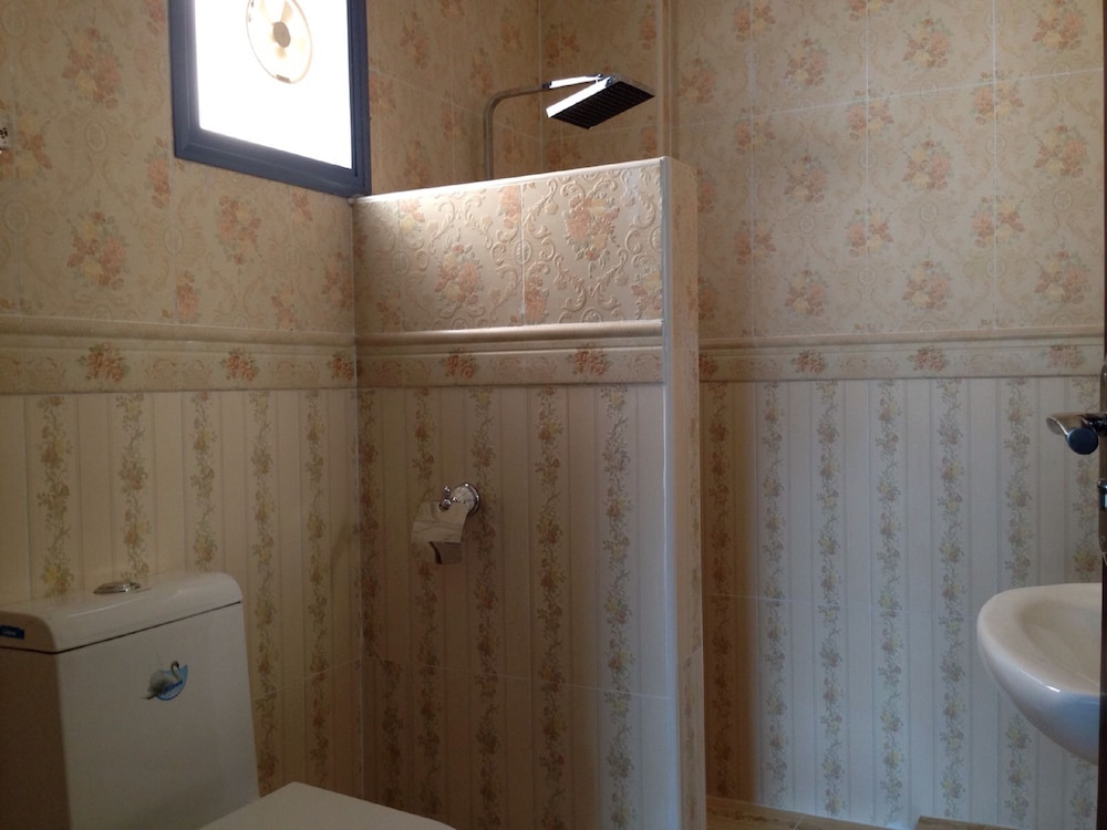 Family Chalet, 5 Bedrooms, Pool View with Partial Sea View, Upper Floor photo 2