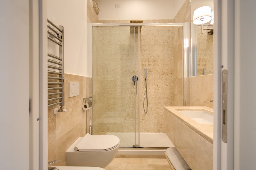 Classic Double Room Single Use, 1 King Bed, Balcony, City View (Single Use) photo 3