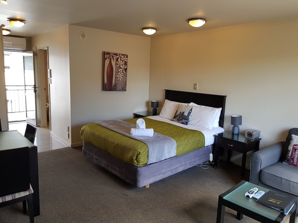 2 Rooms Family Apartment with Jetted Tub and Balcony