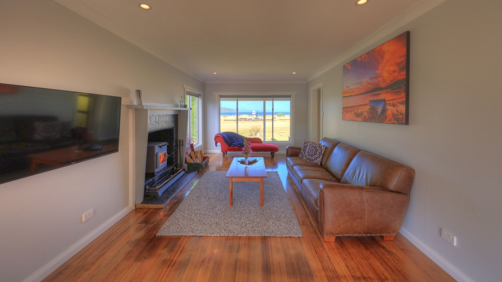 Castaway Cottage photo 1