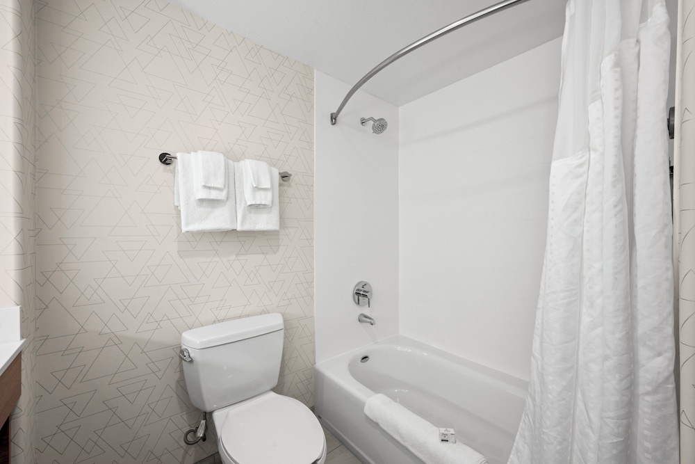 Suite, 1 King Bed with Sofa bed (Extra Floor Space) - Photo 2