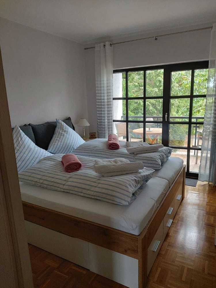 Suite, Ensuite photo 2