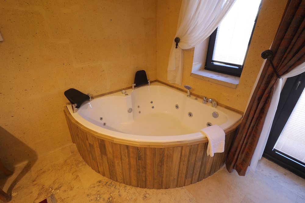 Deluxe Room - Photo 4