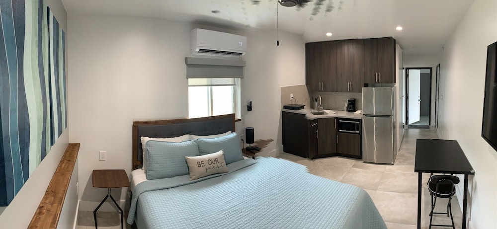 Deluxe Studio, 1 Queen Bed