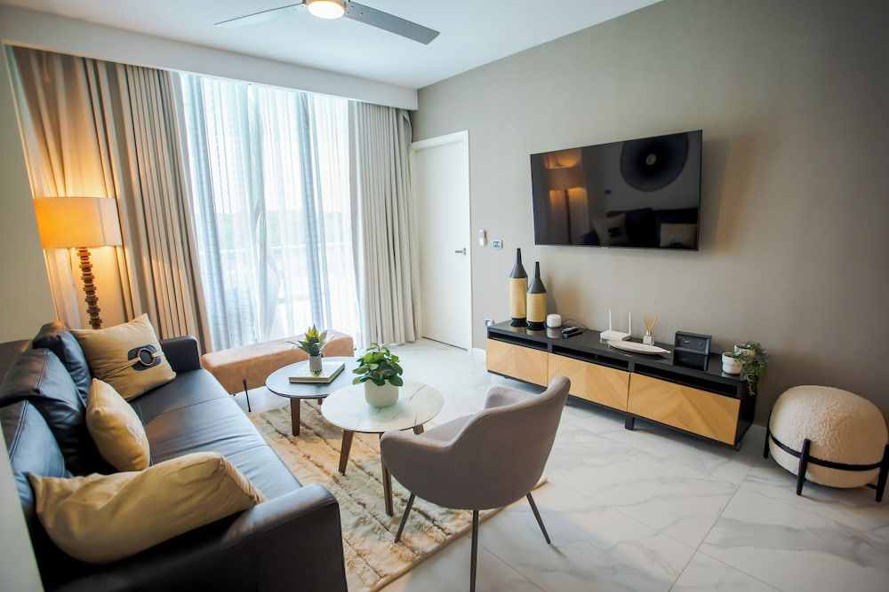 Executive Apartment, 2 Bedrooms, Hot Tub, Pool View photo 1
