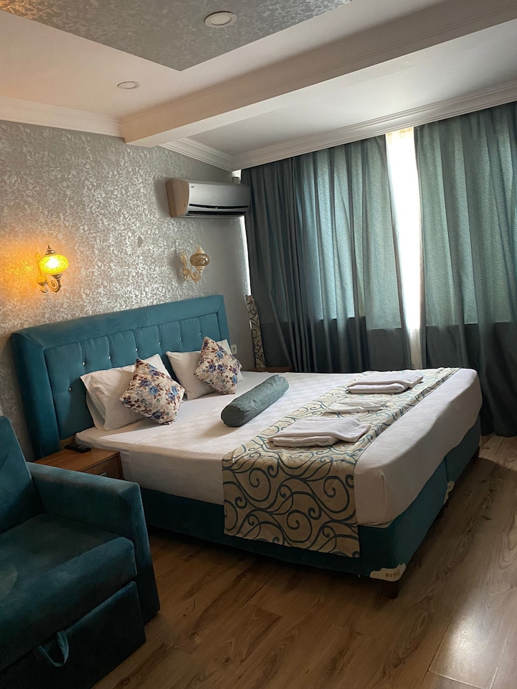 Deluxe Triple Room photo 1