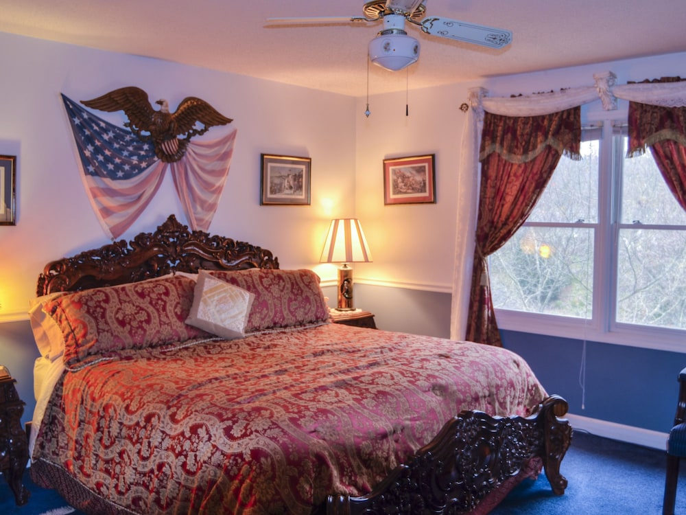 Standard Room, 1 King Bed, Non Smoking, Resort View