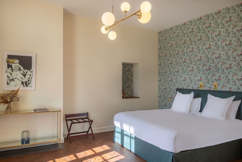 Junior Double Room, 1 King Bed, Garden View photo 3