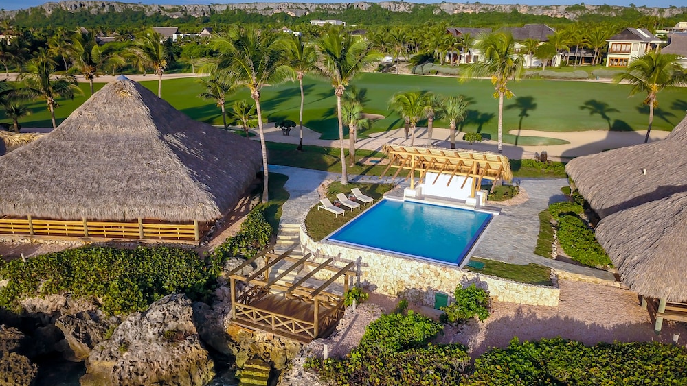 Bungalow, 2 Bedrooms, Oceanfront - Photo 4