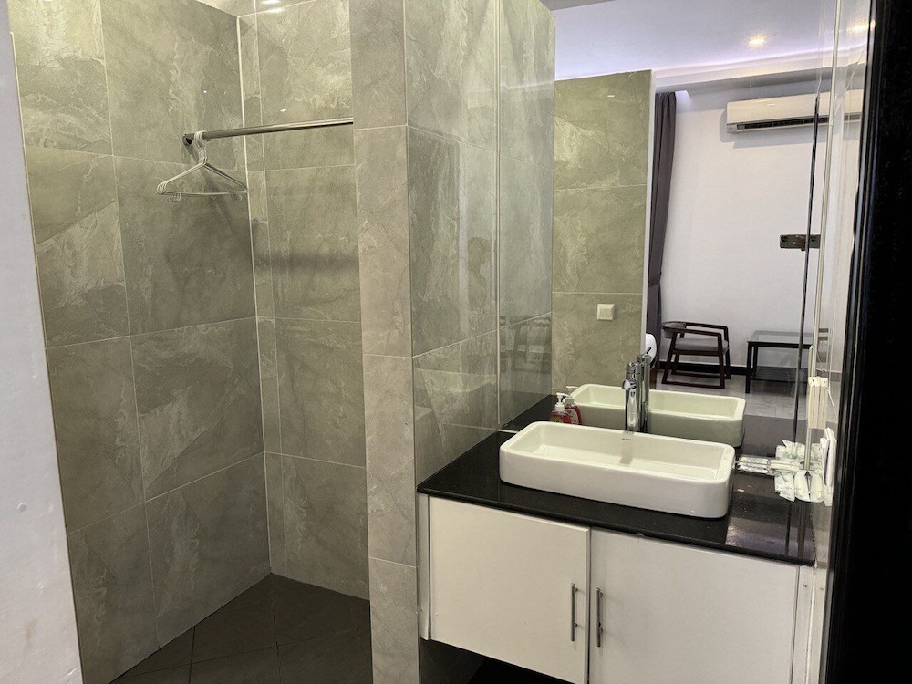 Standard Double Room - Photo 9