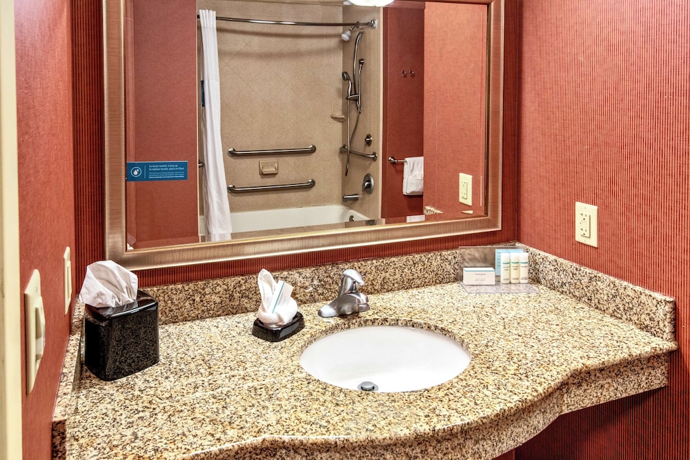 Room, 2 Queen Beds, Accessible, Bathtub (Mobility & Hearing) - Photo 2