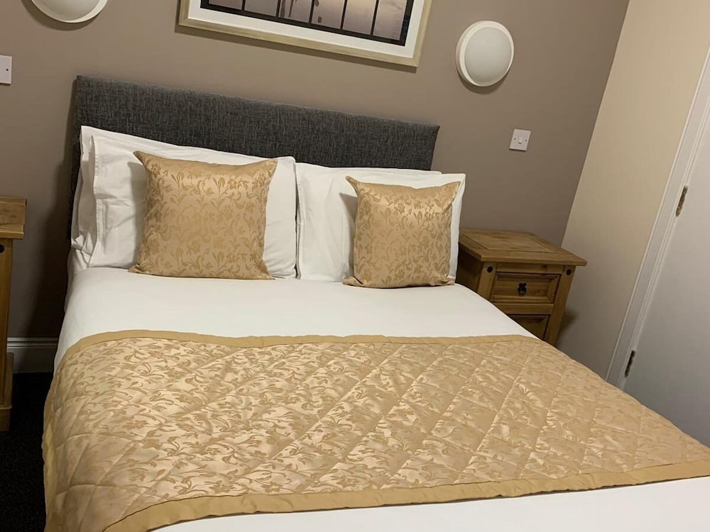Basic Double Room, Shared Bathroom photo 1