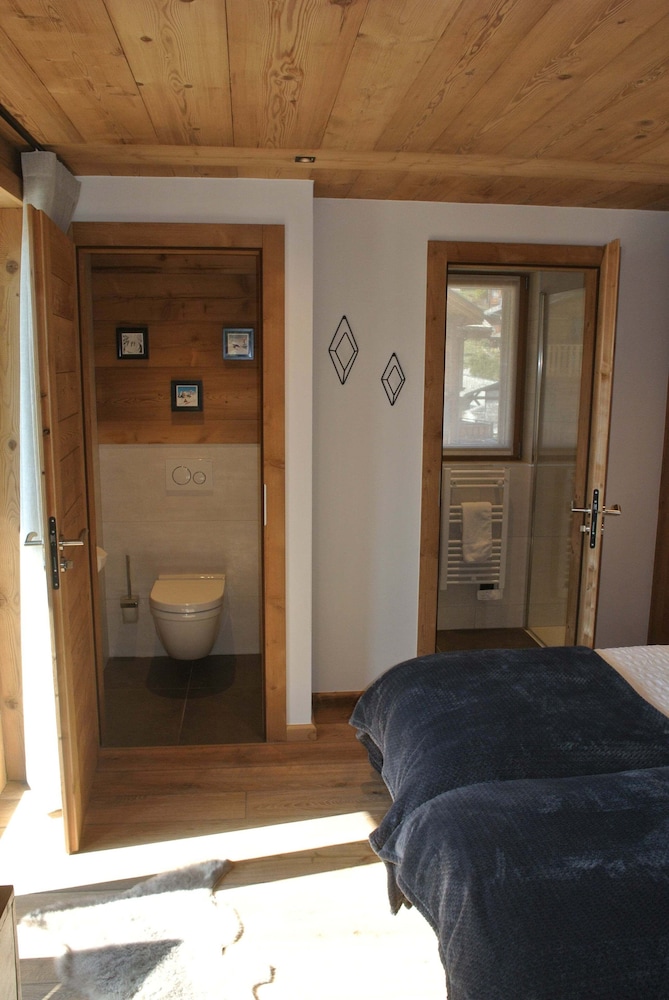 Comfort Room, Balcony, Mountain View photo 3