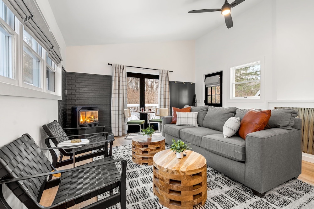 Artist Bluff Suite photo 1