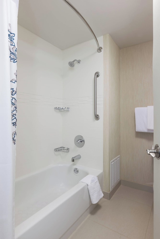 Suite, 1 Bedroom - Photo 6