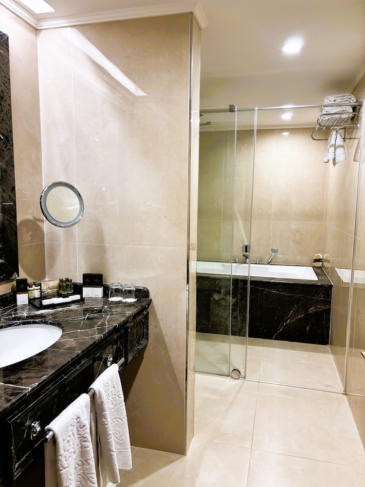 Senior Suite with Jacuzzi