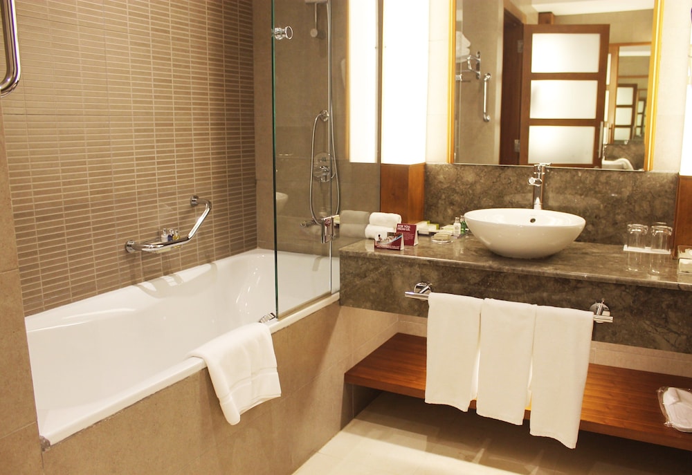Standard Room, 1 King Bed, Balcony, Pool View - Photo 15