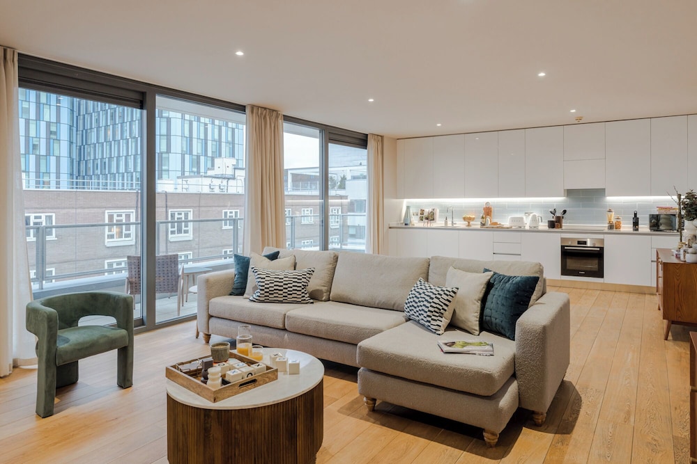 Luxury Penthouse, City View photo 1