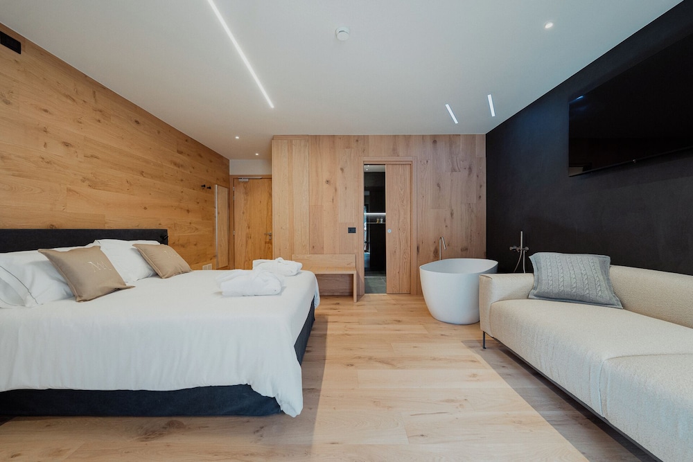 Junior Double or Twin Room, Balcony, Mountain View photo 1