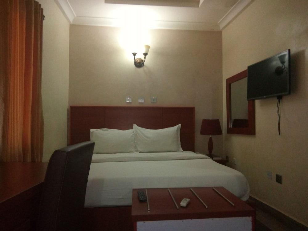 Executive Room, 1 King Bed, Non Smoking, Pool View photo 2