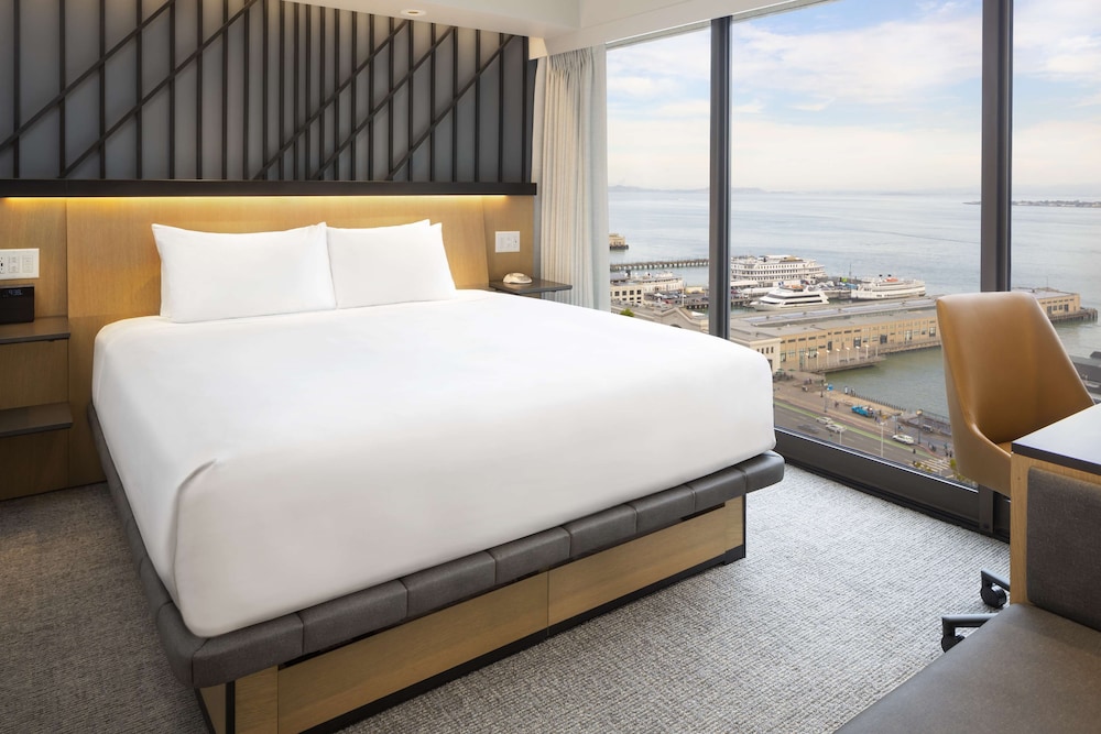 Room, 1 King Bed (Ferry View) - Photo 2