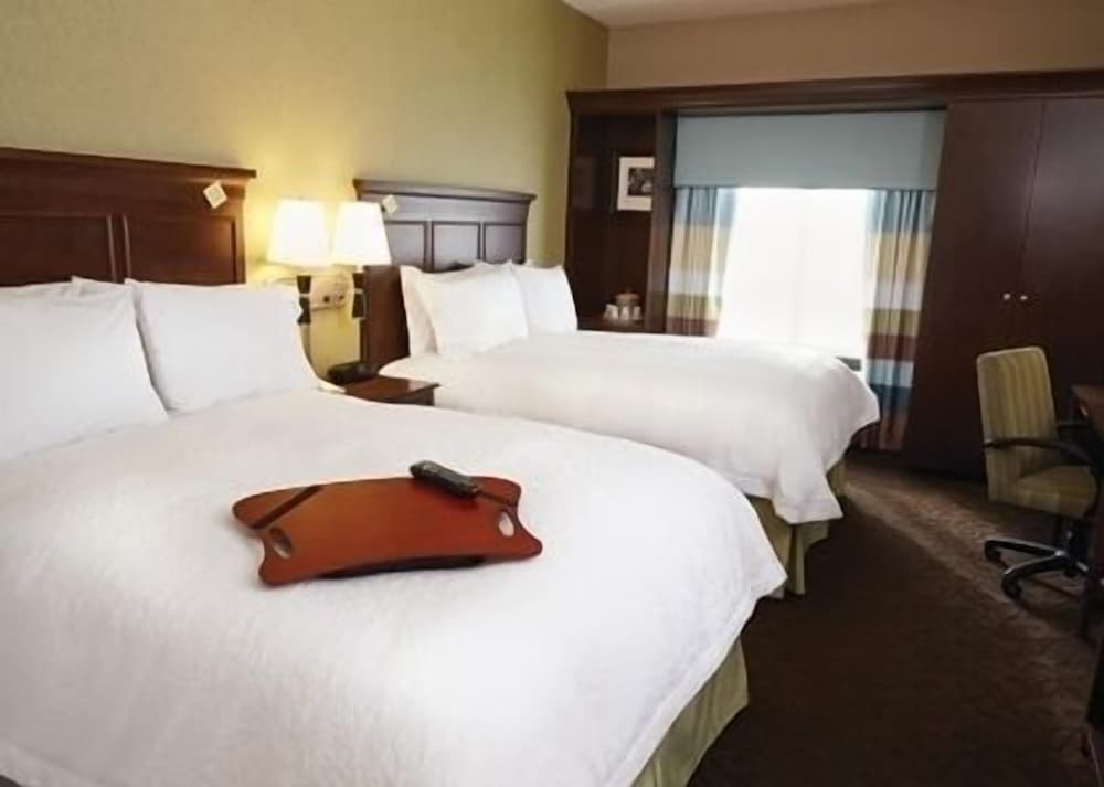 Room, 2 Queen Beds, Accessible, Bathtub photo 1