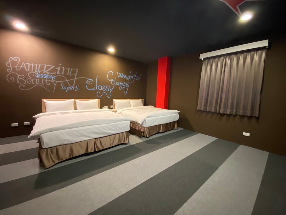 Signature Quadruple Room, 2 Double Beds photo 1