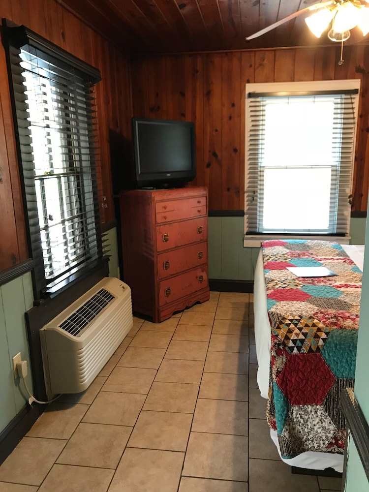 Standard Room, 1 King Bed, Balcony (The River Rapids Room) photo 1