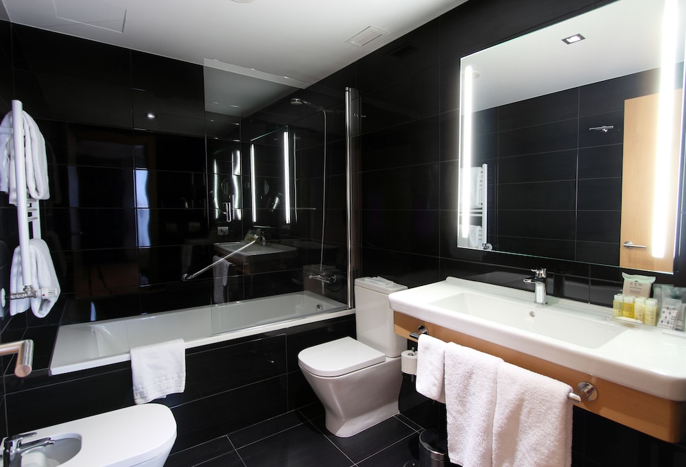 Triple Room, City View photo 3