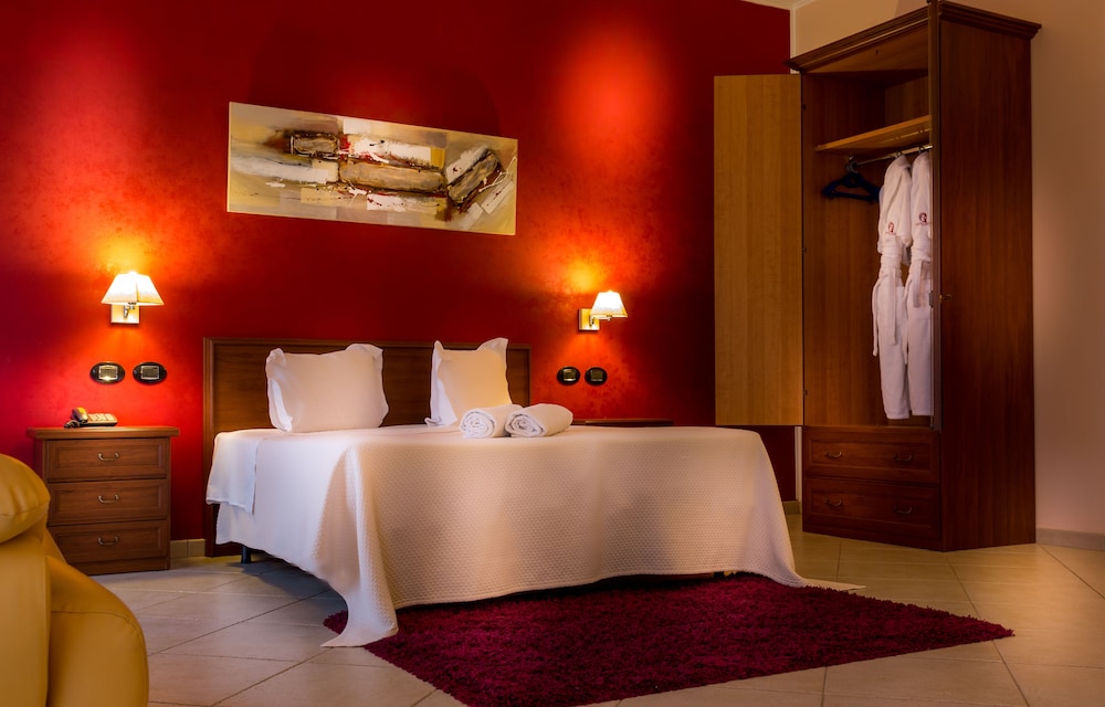 Deluxe Double or Twin Room, Balcony, Park View photo 1