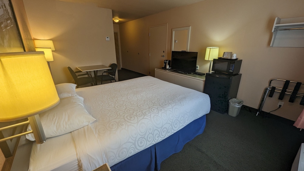 Room, 1 Queen Bed, Accessible, Non Smoking (Bathtub w/ Grab Bars) - Photo 4