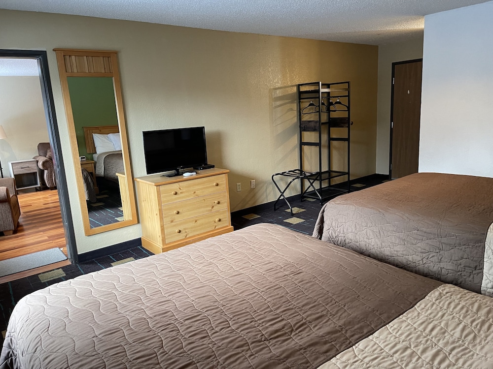 2 Queen Bed, 1 Queen Sofa, Apartment, Full Kitchen, NO PETS, Non-Smoking photo 2