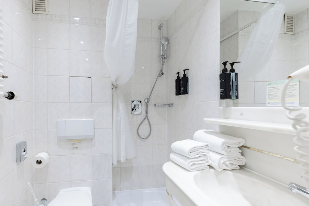 Premium Room, 3 Twin Beds (Annex) - Photo 8